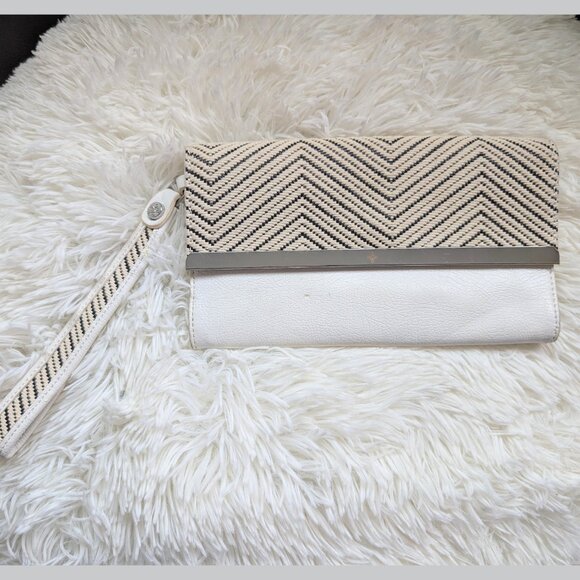 Simply Vera Vera Wang, White Foldover Clutch/Wristlet with Tapestry Detail - Picture 1 of 14